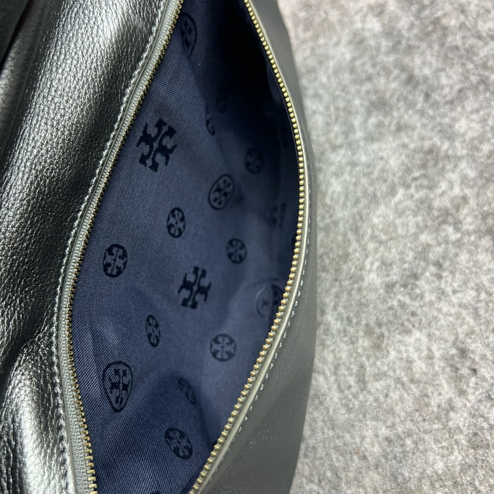 Tory Burch Reva metallic leather fold-over clutch Logo (Without Shoulder Strap) - Picture 4 of 10